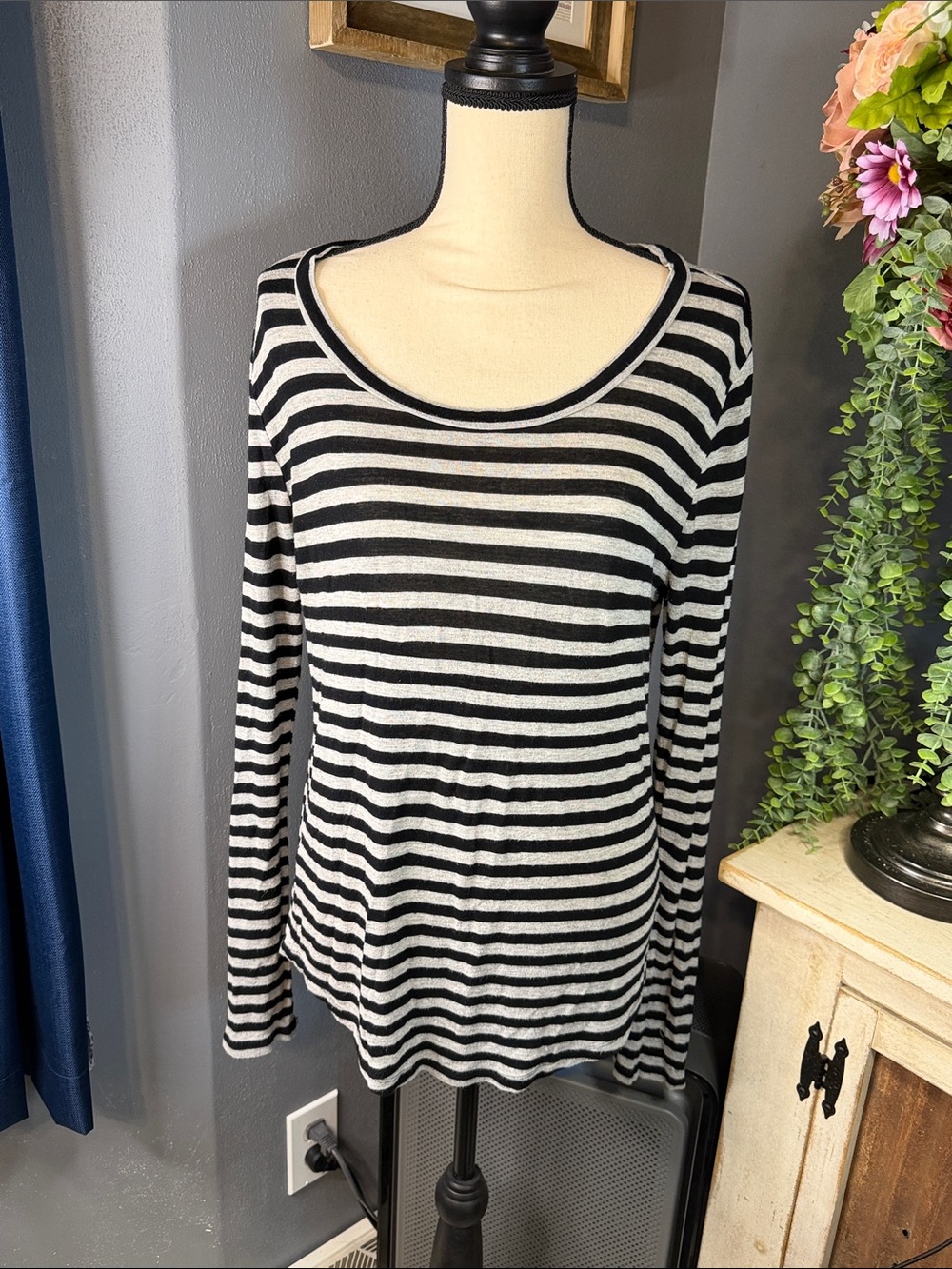 Forever 21 Black and White Striped Long Sleeve Top